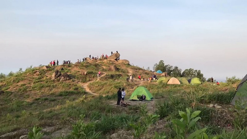 cắm trại trên núi chứa chan
