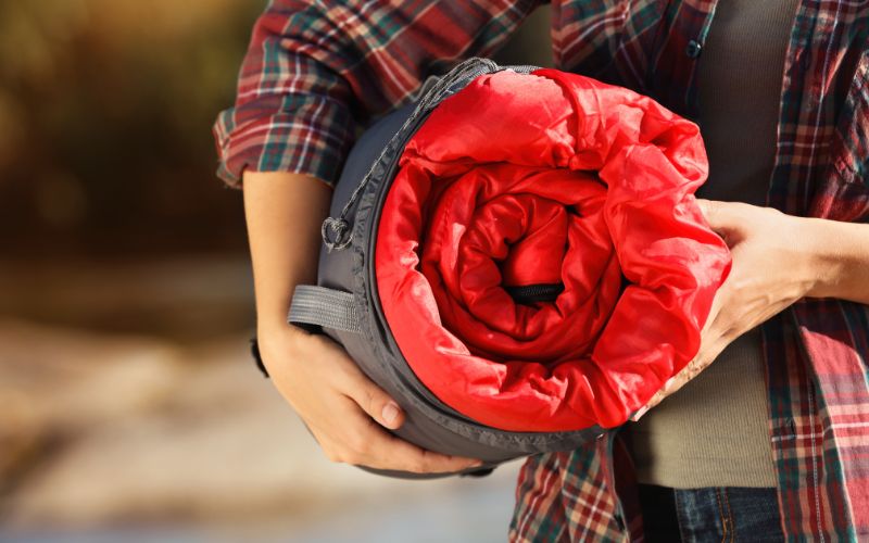 Cách gấp và bảo quản túi ngủ đúng tiêu chuẩn – giữ túi luôn như mới