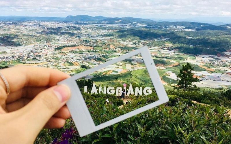 Check-in cột mốc Langbiang