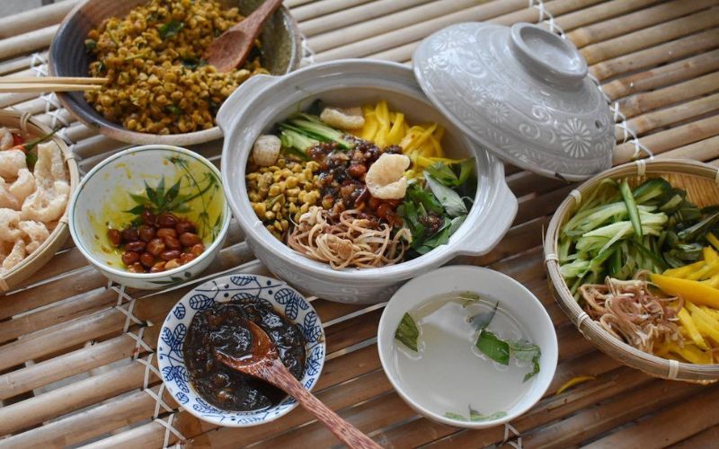 Đặc sản địa phương dưới chân núi Bạch Mã