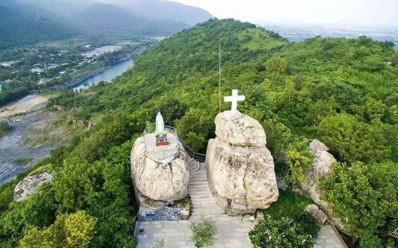Núi Dinh – Địa điểm trekking nhẹ nhàng gần Sài Gòn cho người mới bắt đầu