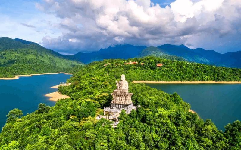 Thời gian lý tưởng để khám phá vẻ đẹp núi Bạch Mã