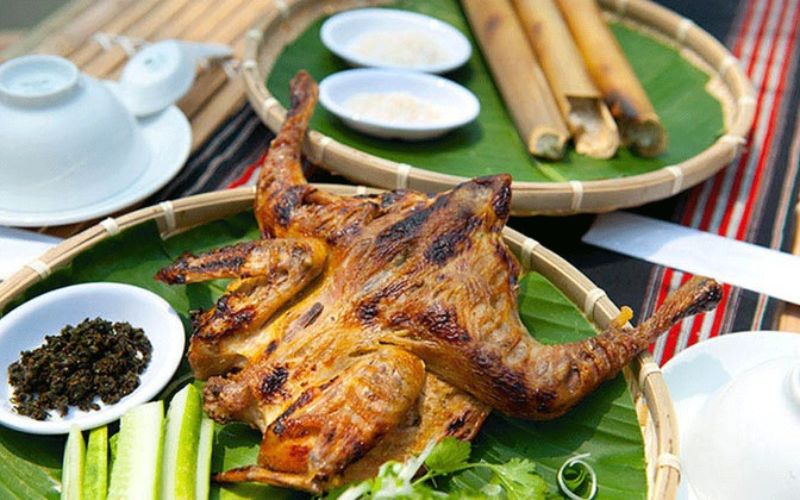 Thưởng thức BBQ và đặc sản rừng tại khu du lịch Bạch Mã Village
