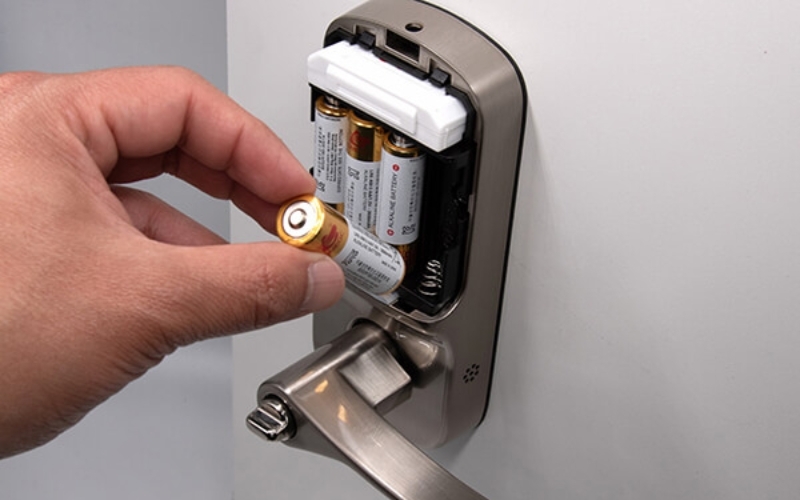 Theo dõi dung lượng pin và thay thế khi pin yếu